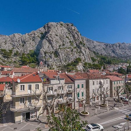 Apartment Nansy Omis Bagian luar foto