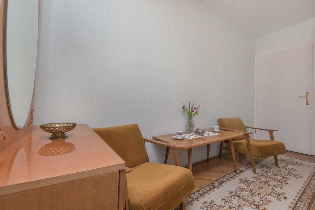 Apartment Nansy Omis Bagian luar foto
