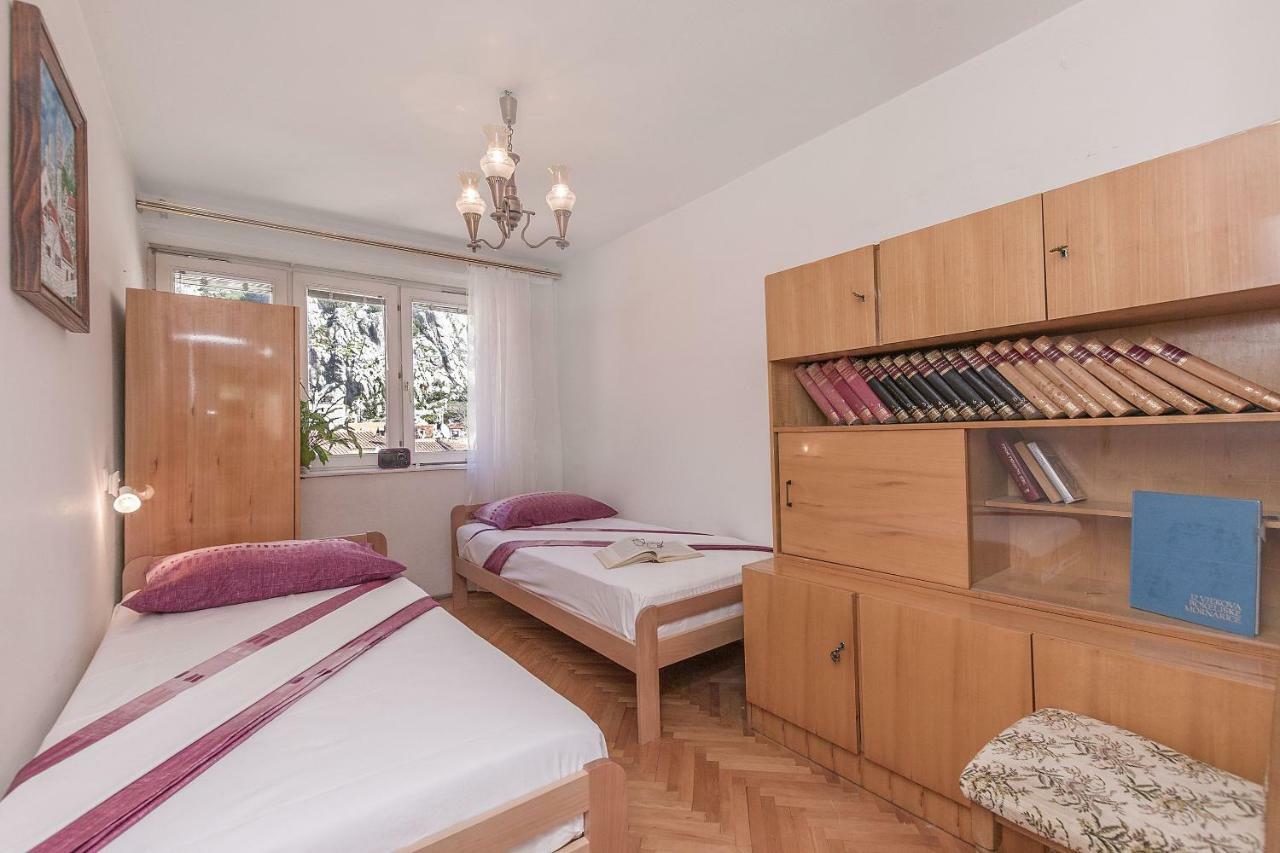 Apartment Nansy Omis Bagian luar foto