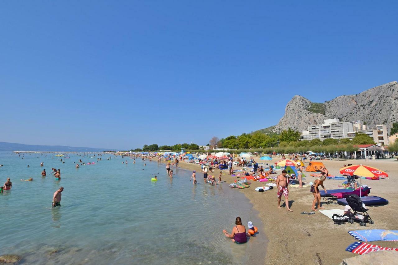 Apartment Nansy Omis Bagian luar foto