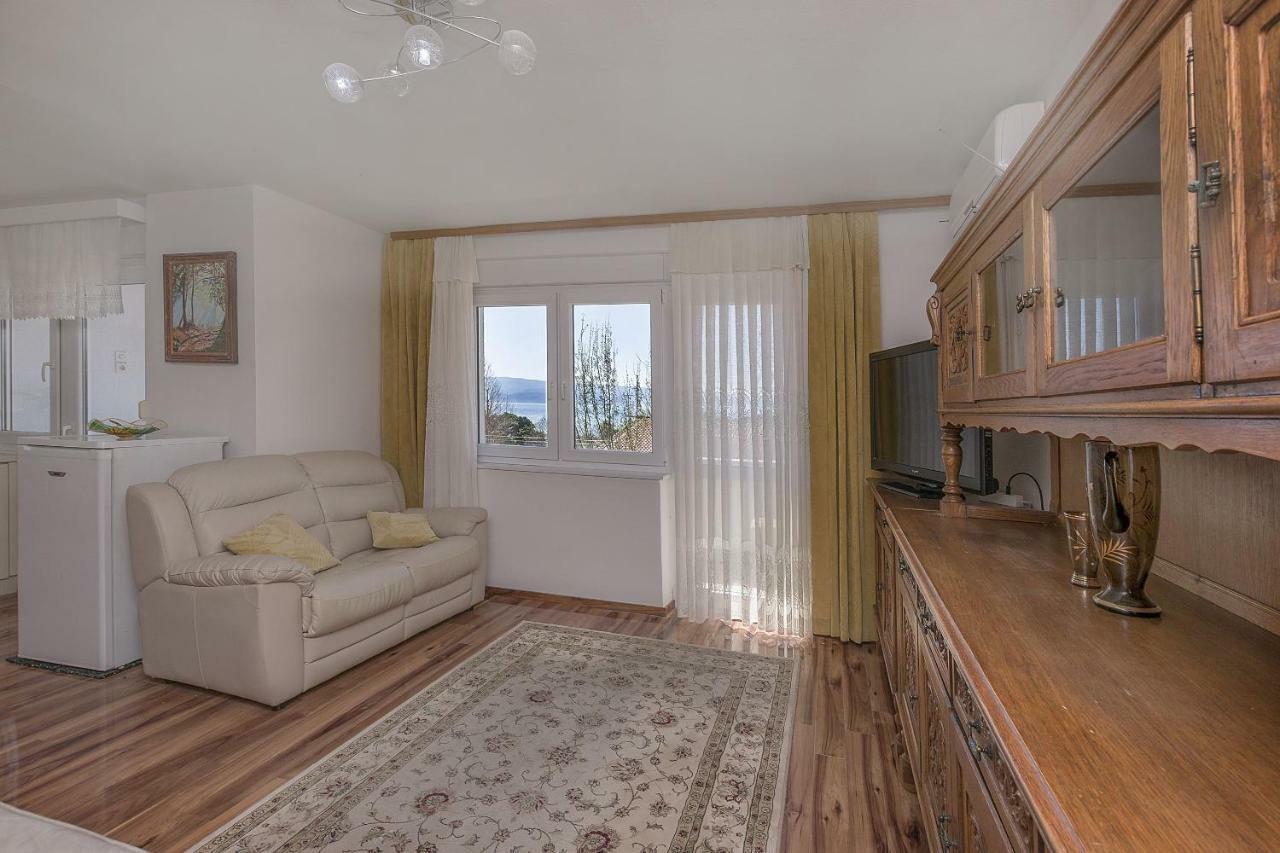 Apartment Nansy Omis Ruang foto