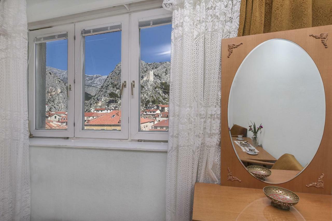 Apartment Nansy Omis Bagian luar foto