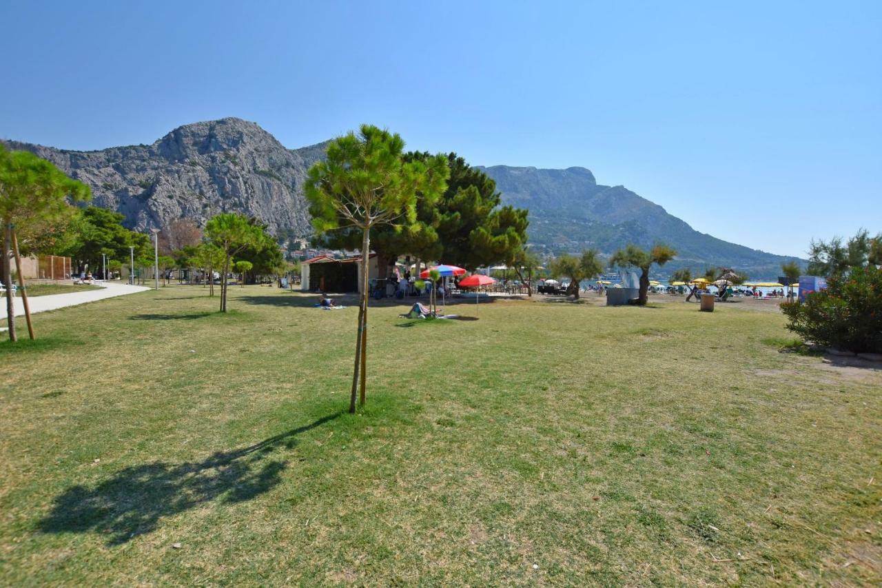 Apartment Nansy Omis Bagian luar foto