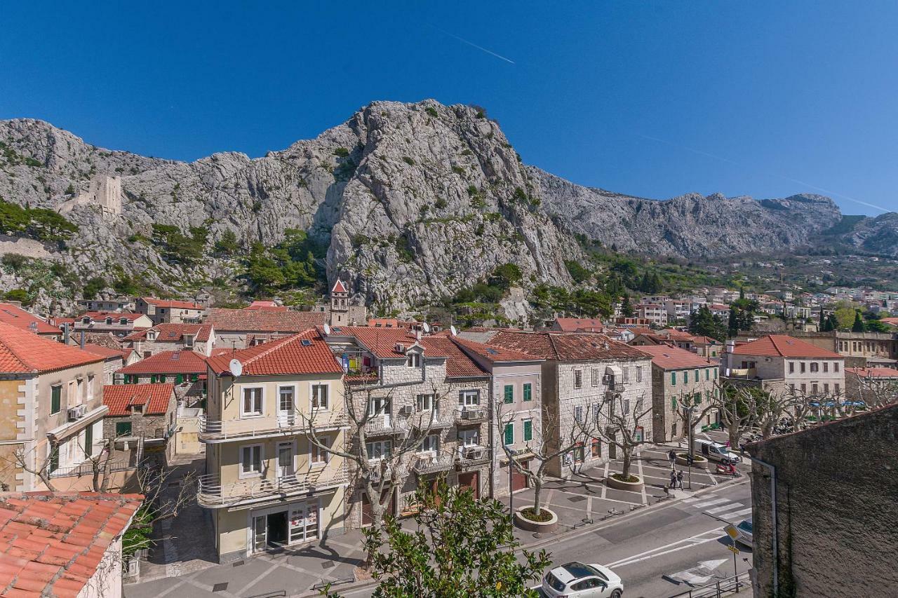 Apartment Nansy Omis Bagian luar foto