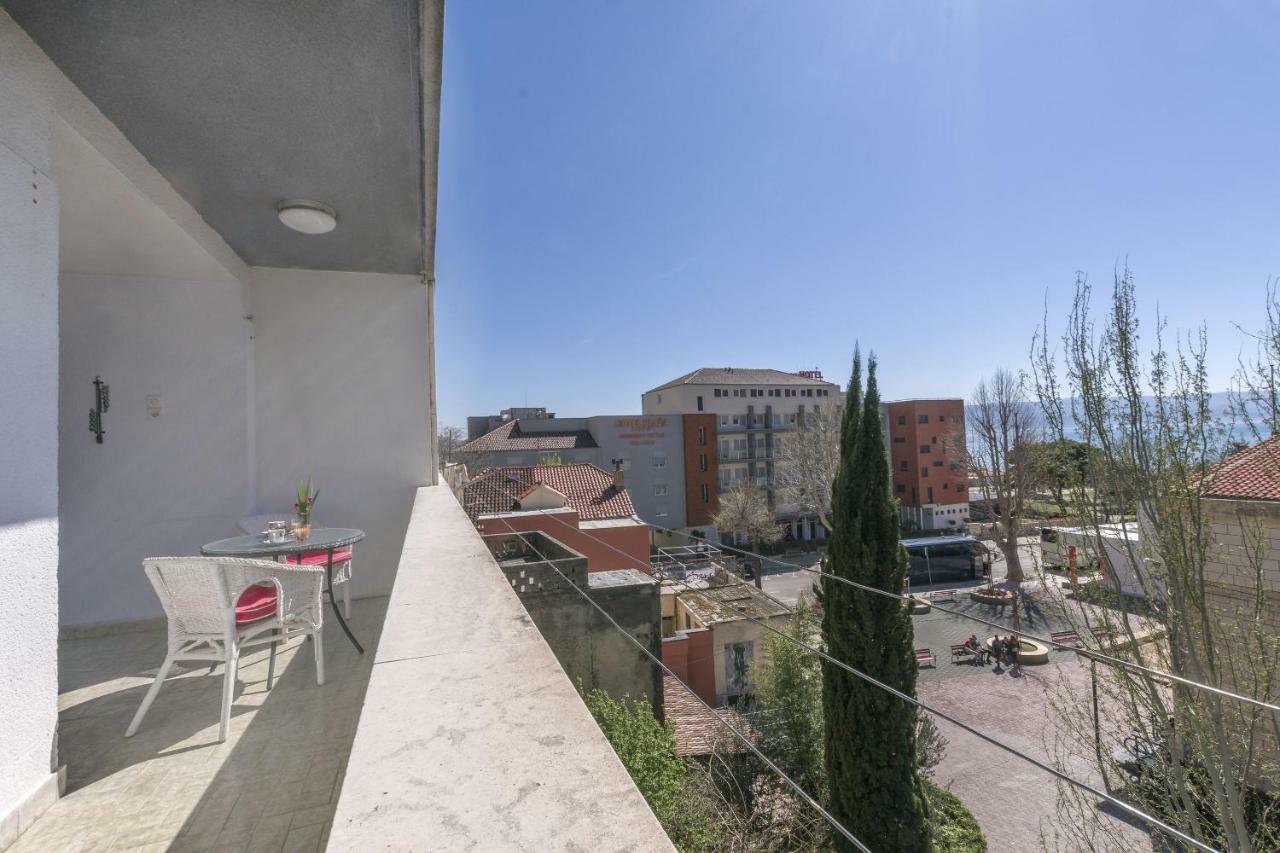 Apartment Nansy Omis Bagian luar foto