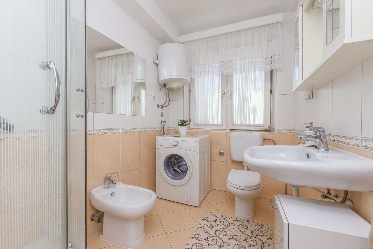 Apartment Nansy Omis Ruang foto